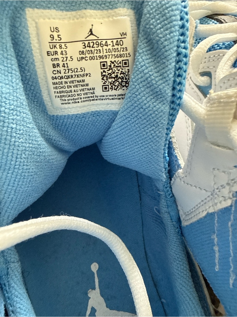 Jordan Men's High-Top Basketball Sneakers in White and Light Blue - Picture 4 of 4